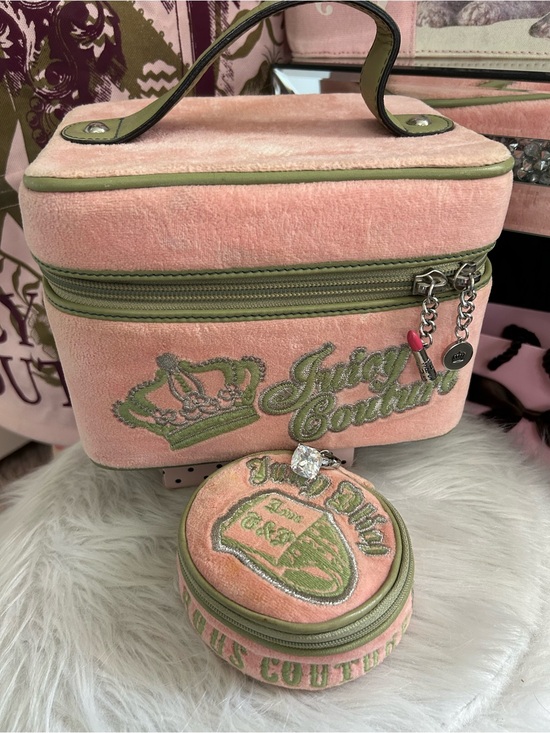 Juicy Couture Handbags - Vintage Juicy Couture Pink Velour Green Logo Train Case Matching Jewelry Case
